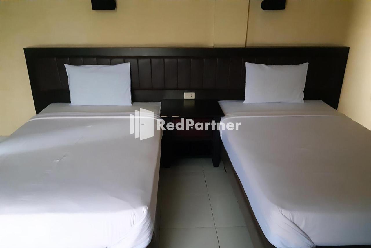 Carolina Transit Hotel Medan Exterior photo