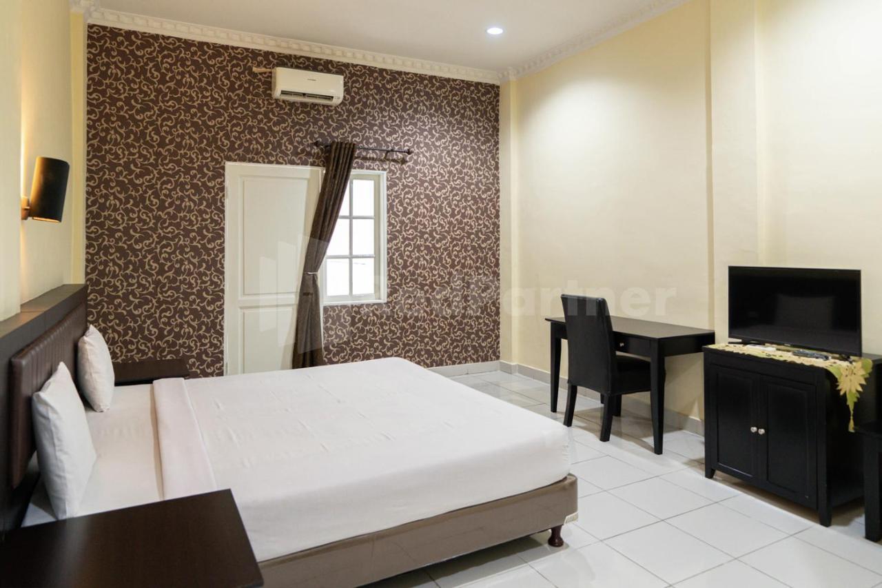 Carolina Transit Hotel Medan Exterior photo
