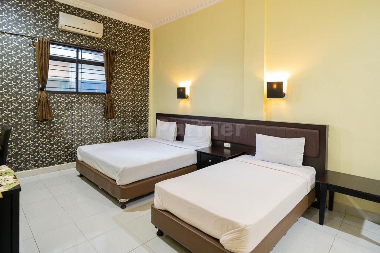 Carolina Transit Hotel Medan Exterior photo