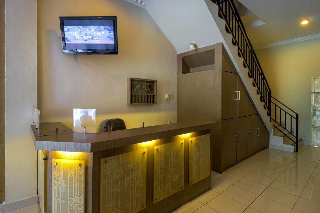 Carolina Transit Hotel Medan Exterior photo