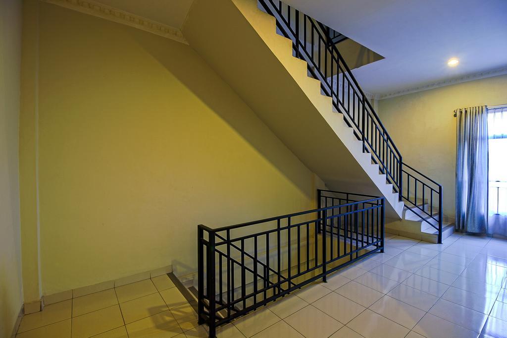 Carolina Transit Hotel Medan Exterior photo