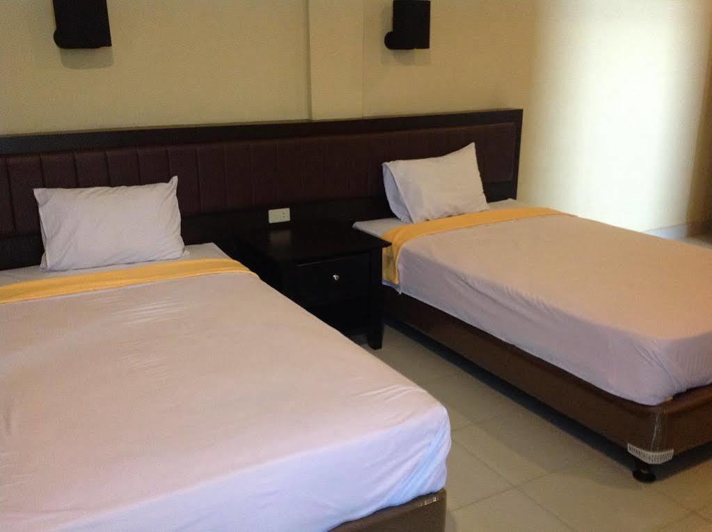 Carolina Transit Hotel Medan Exterior photo