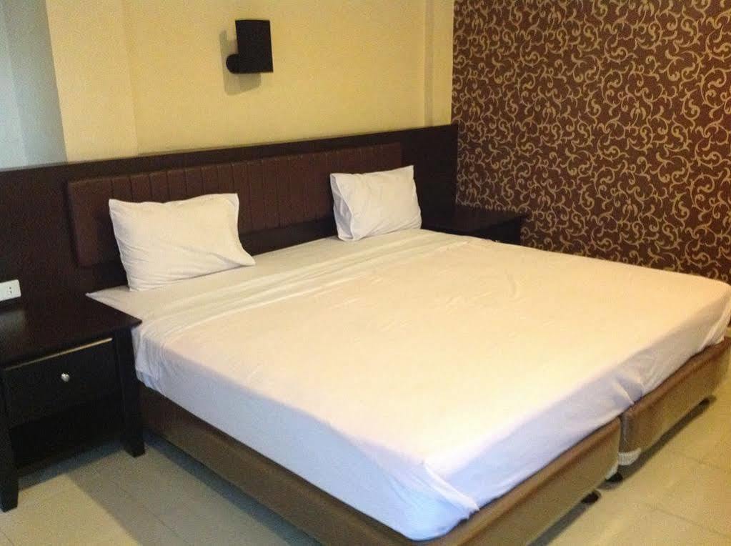 Carolina Transit Hotel Medan Exterior photo